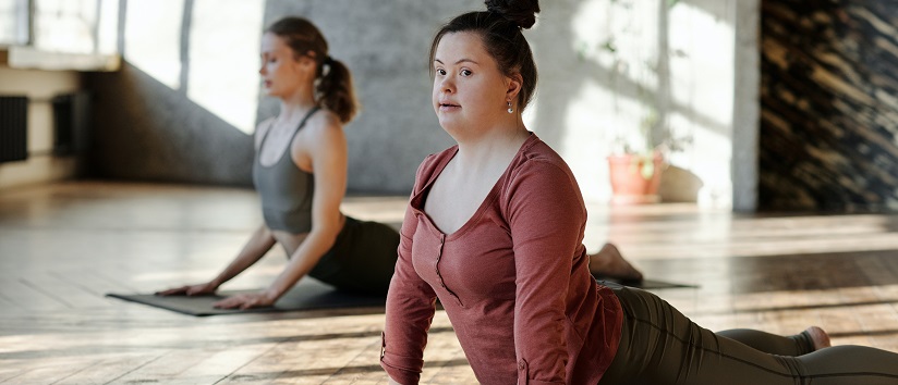Two people in a yoga class together