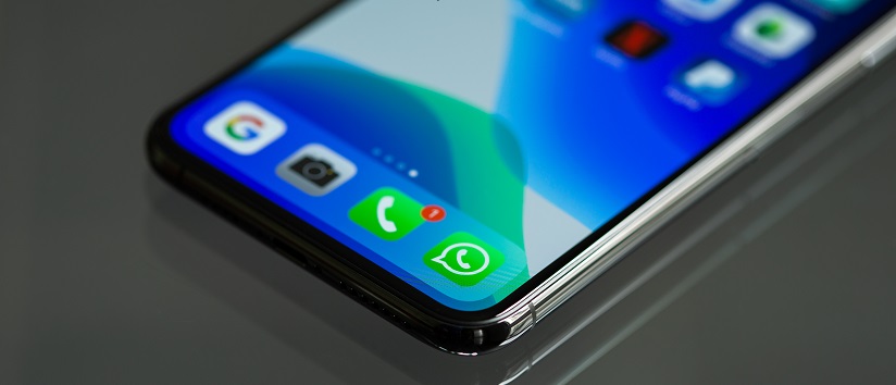 iPhone showing one new WhatsApp notification